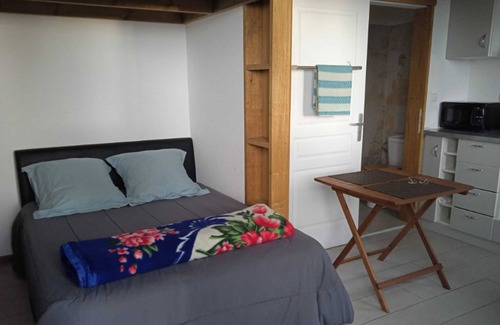 Saint-Paul House | Homerez - Bungalow for 2 ppl. with swimming-pool and sea view at Saint-Paul