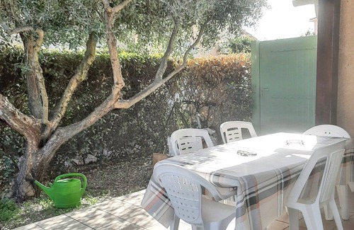 Eyguieres House | Homerez - Charming House in Eyguières with a Shared Pool