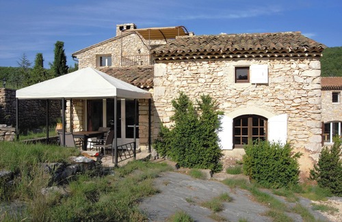 Simiane-la-Rotonde House | Homerez - Charming House in Simiane-la-Rotonde with Pool
