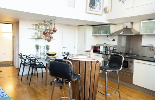 Oval Apartment | Homerez - Charming Apartment in Greater London - 70 m² - Pets Allowed