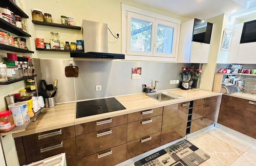 Annemasse House | Homerez - Charming house in Annemasse with private garden