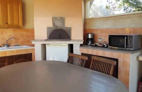 Martigues House | Homerez - Charming House in Martigues with Garden and Air Conditioning