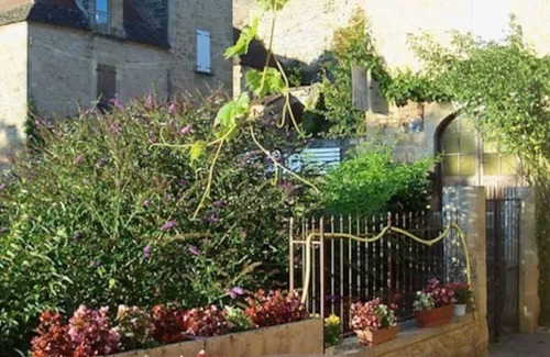 Montfort House | Homerez - Charming House in Vitrac with Garden and Terrace