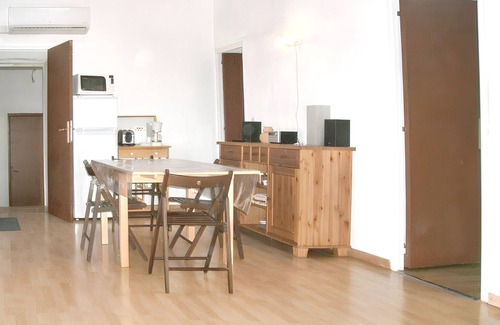 Noves House | Homerez - Charming House with Terrace and Garden in Noves