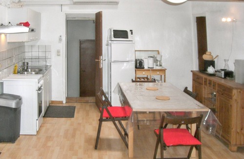 Noves House | Homerez - Charming House with Terrace and Garden in Noves