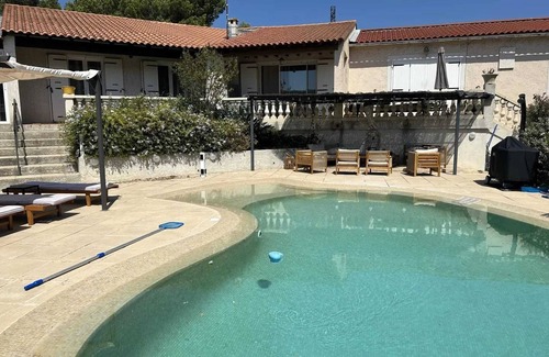 Martigues House | Homerez - Comfortable house with pool in Martigues 93 m²