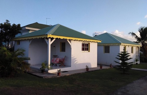 Damencourt House | Homerez - Cosy house in Le Moule with shared pool