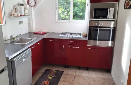L'Houezel House | Homerez - Cozy house with terrace in Le Gosier 40 m²