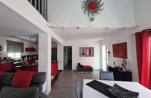 Ollioules Villa | Homerez - Elegant Villa in Ollioules + Private Pool