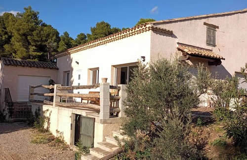 Mouries Villa | Homerez - Elegant Villa in Mouriès with Mountain View and Private Pool