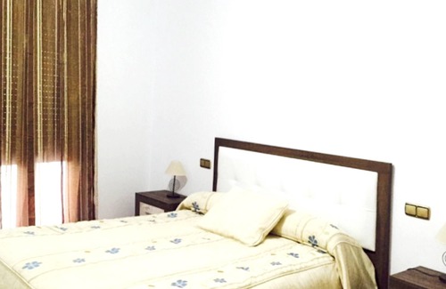Setenil de las Bodegas House | Homerez - Spacious house for 4 ppl. with balcony at Setenil de las Bodegas