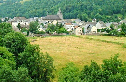 Sainte-Marie-de-Campan House | Homerez - House for 10 ppl. with garden and terrace at Sainte-Marie de Campan