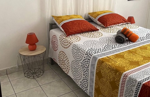 Capesterre-Belle-Eau House | Homerez - House 2 km away from the beach for 4 ppl. with shared pool and garden
