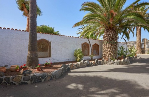 Buenavista del Norte House | Homerez - House 1 km away from the beach for 4 ppl. with shared pool and garden