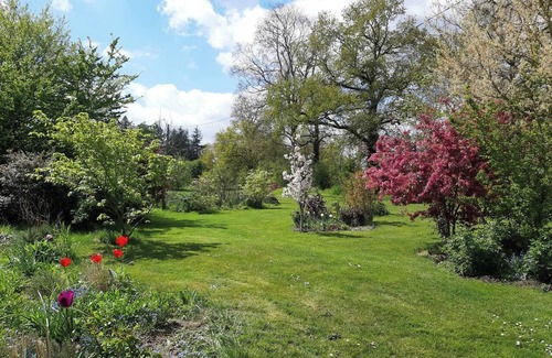 Nueil-les-Aubiers House | Homerez - House in Nueil-les-Aubiers