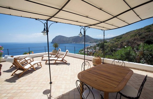 Canneto House | Homerez - House in Lipari sea view