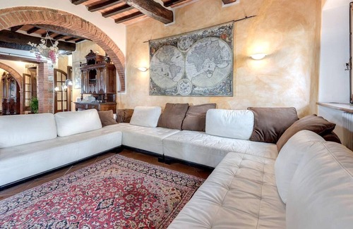 Santarello Villa | Homerez - Large villa for 28 pers. with pool, jacuzzi and garden in Sinalunga
