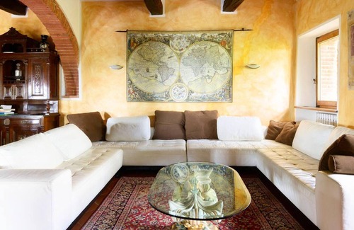 Santarello Villa | Homerez - Large villa for 28 pers. with pool, jacuzzi and garden in Sinalunga