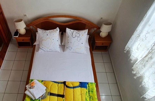 Capesterre-Belle-Eau House | Homerez - Nice bungalow for 4 ppl. with shared pool at Capesterre-Belle-Eau