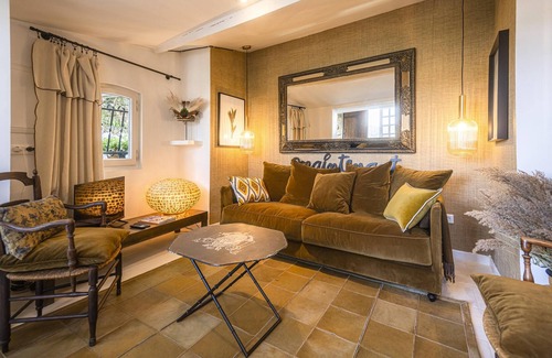 Les Baux-de-Provence Apartment | Homerez - Nice appartement for 4 ppl. with terrace at Les Baux-de-Provence