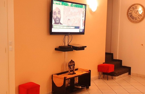 Dugny Apartment | Homerez - Nice appartement for 8 ppl. with balcony at Dugny
