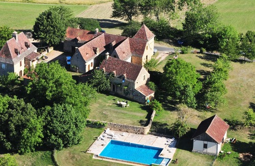 Beynac-et-Cazenac House | Homerez - Nice house for 4 ppl. with shared pool at Beynac-et-Cazenac