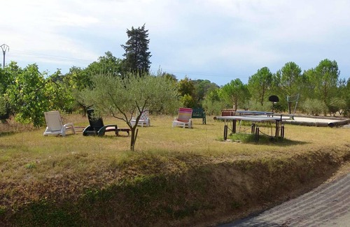 Cardet House | Homerez - Nice house for 4 ppl. with shared pool, garden and terrace at Cardet