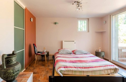 Auriol House | Homerez - Nice house for 8 ppl. with swimming-pool, garden and terrace at Auriol