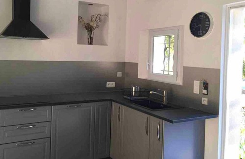 Venasque House | Homerez - Nice property for 4 ppl. with shared pool and terrace at Venasque