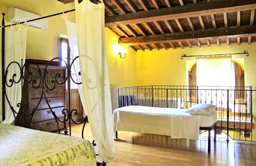 Ramazzano House | Homerez - Spacious house for 2 ppl. with shared pool at Ramazzano - Le Pulci