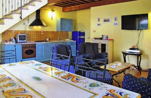 Ramazzano House | Homerez - Spacious House in Ramazzano with Shared Pool