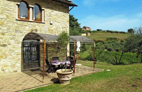 Ramazzano House | Homerez - Spacious House in Ramazzano with Shared Pool