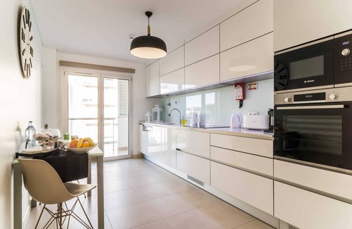 Fatima Apartment | Homerez - Spacious apartment in Fátima with included parking