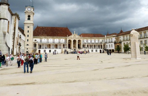 Maceira Apartment | Homerez - Spacious appartement for 6 ppl. with terrace at Seia