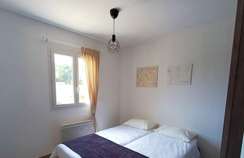 Pelissanne House | Homerez - Spacious house for 8 ppl. with garden and terrace at Pélissanne