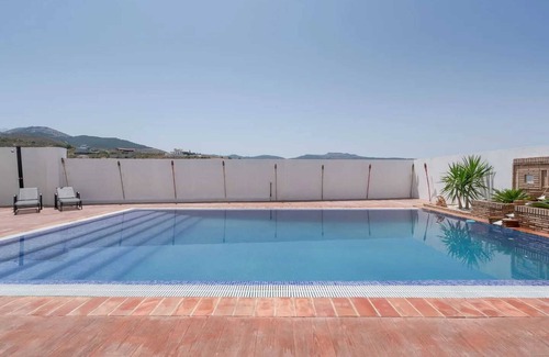 La Zubia Villa | Homerez - Spacious Villa in Granada with Private Pool and Jacuzzi