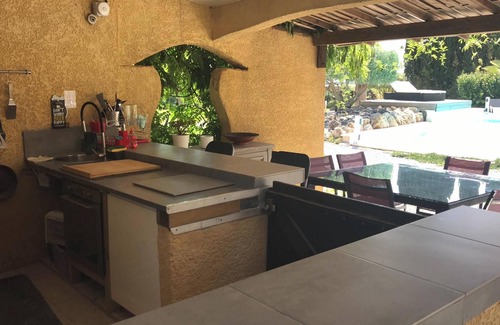 Beziers Villa | Homerez - Spacious villa in Béziers with private pool and jacuzzi