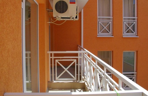 Tankovo Apartment | Homerez - Studio 3 km away from the beach for 2 ppl. with shared pool at Tankovo