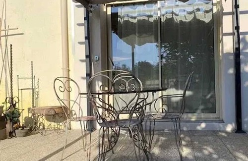 Aigues-Mortes Apartment | Homerez - Studio Aigues-Mortes