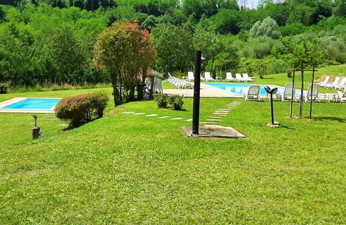 Montecarlo Apartment | Homerez - Superb apartment for 5 pers. with shared pool in Montecarlo