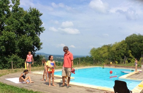 Villeneuve-sur-Lot Villa | Homerez - Villa for 18 ppl. with swimming-pool and terrace at Villeneuve-sur-Lot