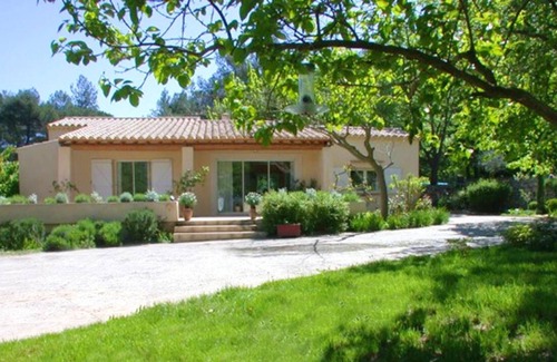 Fuveau Villa | Homerez - Villa for 8 ppl. with swimming-pool, garden and terrace at Fuveau