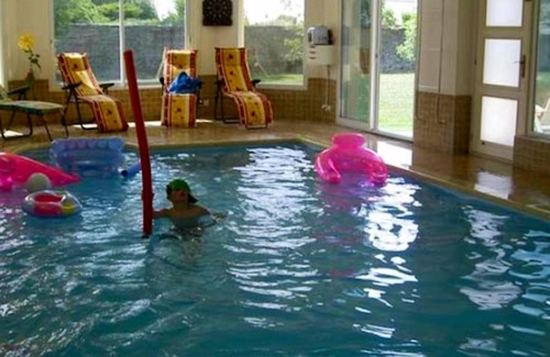 Saint-Nic Villa | Homerez - Villa for 12 ppl. with swimming-pool, jacuzzi and garden at Saint-Nic