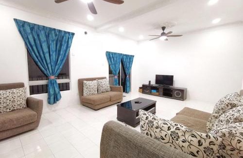 Kampung Pantai Batu Hitam House | Homestay Black Stone Kuantan