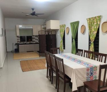Perak Tengah District House | Homestay Gerbang Desa Seri Iskandar