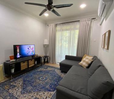 Kampung Paroi Apartment | Homestay Hana Senawang