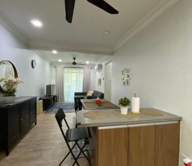 Kampung Paroi Apartment | Homestay Hana Senawang
