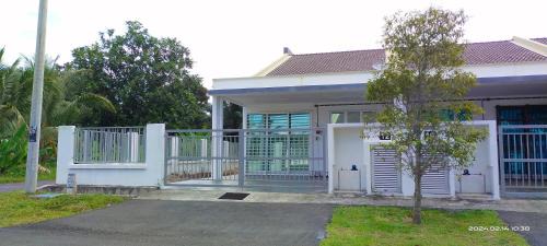Dengkil House | Homestay Muallim KLIA Dengkil Putrajaya M U S L I M