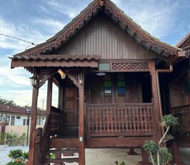 Kepala Batas House | Homestay Singgah Keluarga Warisan Abg Tam