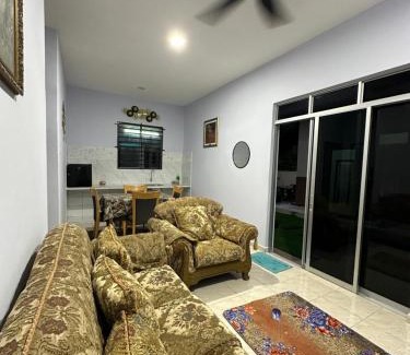 Kepala Batas House | Homestay Singgah Keluarga Warisan Abg Tam